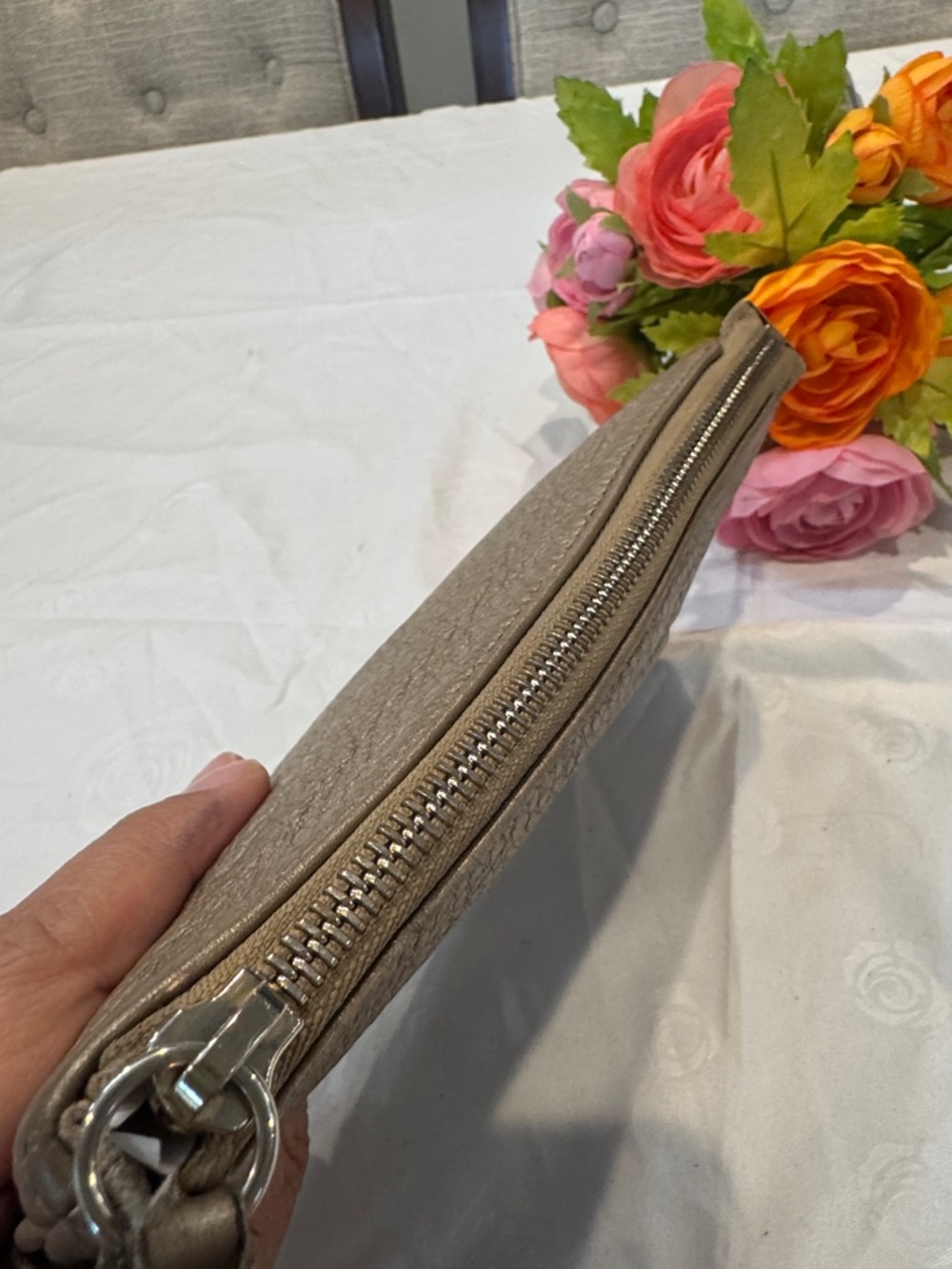 Authentic Gucci Metallic Pewter Leather Wristlet Clutch - Picture 8 of 14